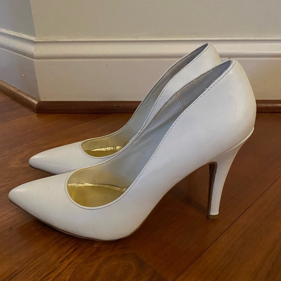 New in box Steve Madden Shooterr White Leather Heels, Size 7 - Picture 4 of 4